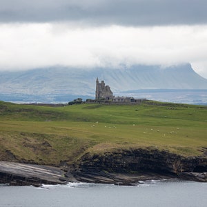 Impresión de castillo irlandés / Castillo de Classiebawn en el condado de Sligo, Irlanda / Arte mural con fotografía de paisaje