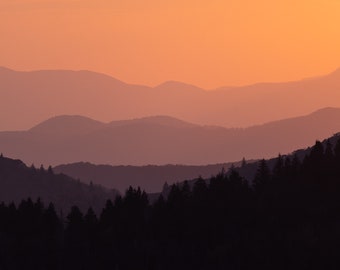 夕暮れ時のブルーリッジ山脈の層を描いたプリント｜ノースカロライナ州西部のアパラチア山脈の尾根｜風景写真ウォールアート