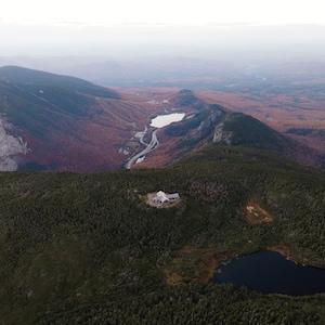 Stampa autunnale delle White Mountains, New Hampshire / Franconia e Greenleaf Hut sul monte Lafayette / Foto artistica da parete con paesaggio