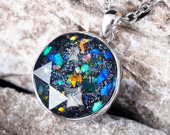 Collier pendentif météorite Muonionalusta et incrustation d'opale - Collier météorite cadeau fête des mères