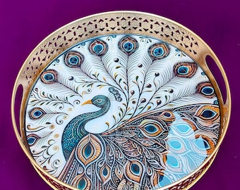 Bandeja de servir con diseño de pavo real pintada a mano: asas doradas, decoración bohemia para el hogar.