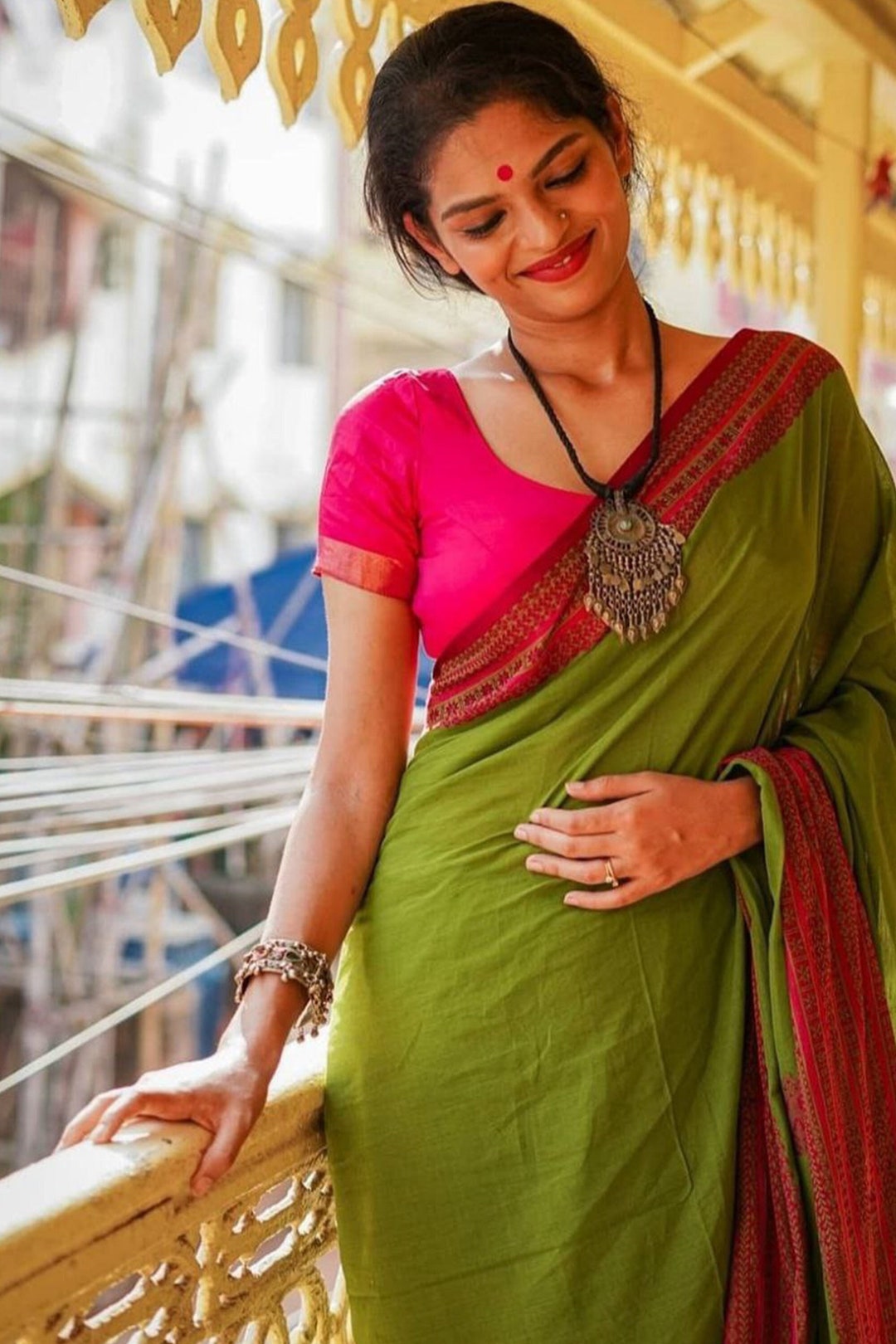 Women's Soft Silk Olive Woven Design Designer Saree With Blouse Piece