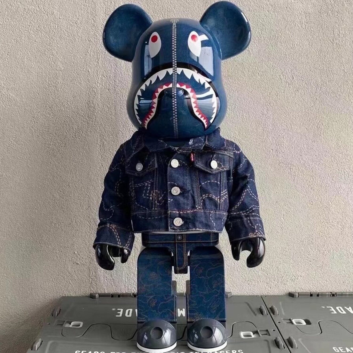 Bape Levis Bearbrick 1000% - Etsy