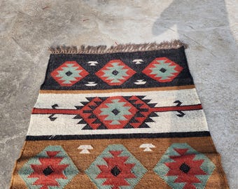 Handwoven Wool Jute Kilim Rug: Traditional Indian Design
