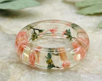 Clear Resin Ring with Dried Flowers, Transparent Floral Band, Unique Nature Jewelry Gift