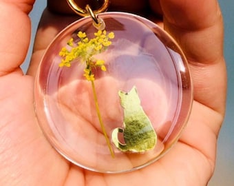 Gold Cat Keychain - Real Pressed Flower in Resin, Handmade Charm