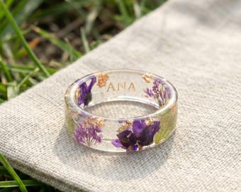 Personalized Resin Flower Ring with Gold Name Engraving, Floral Band, Custom Jewelry
