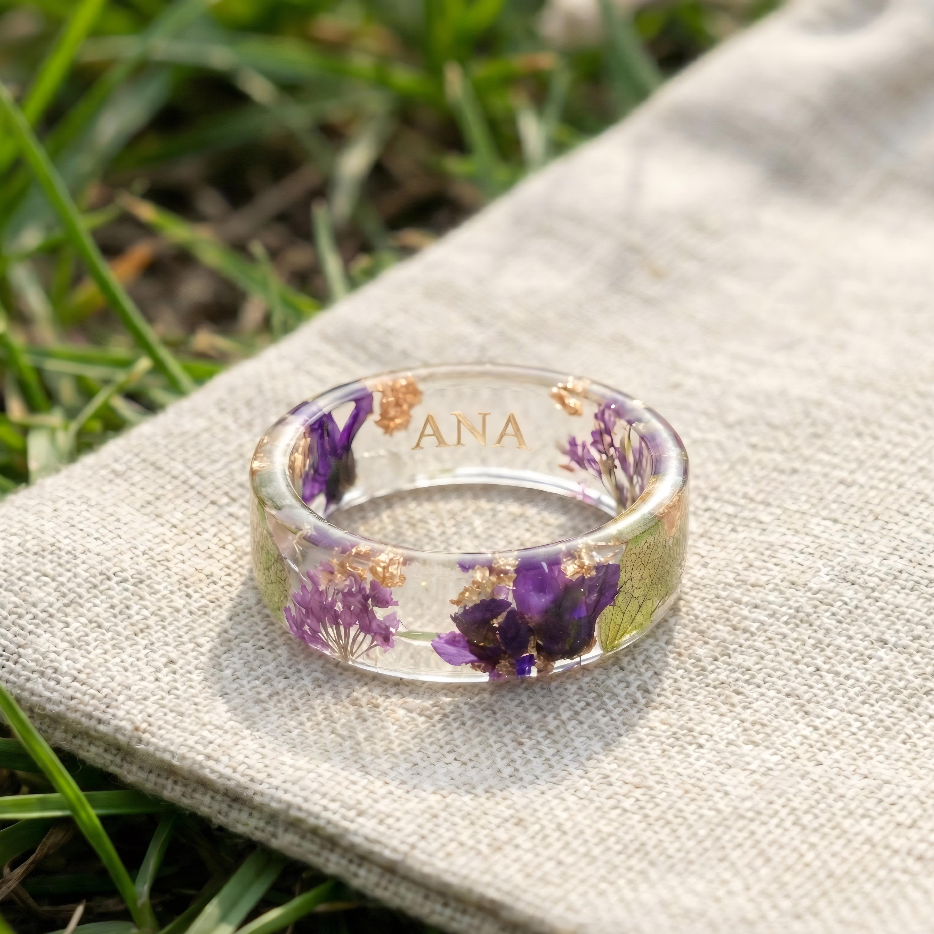 Personalized Resin Flower Ring with Gold Name Engraving, Floral Band,…