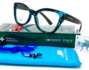 New model: Reading glasses, presbyopia, tired eyes, the latest vintage fashion for women. Venice NATHALIE Ocean.