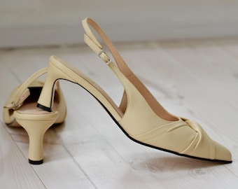 Smörkula slingback-pumps, Handgjorda dampumps med låg kitten klack, Skor med sluten spetsig tå, Skräddarsydda skor