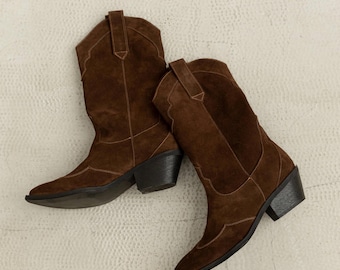 Cowboystiefel Frauen, Westernstiefel, braunes Wildleder mit niedrigem Absatz, spitz, Wildlederschuhe, Schuhe im Boho-Stil, Cowgirl-Stil, Geschenk für sie