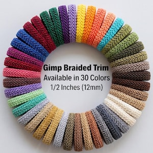 Könnte beinhalten: Kreisförmige Anordnung von Gimp-Zierbändern in verschiedenen Farben, darunter Rot, Blau, Grün und Gelb. Der Text im Bild lautet: "Gimp Braided Trim Available in 30 Colors 1/2 Inches (12mm)".