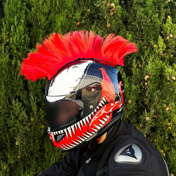 Roter Helm Mohawk