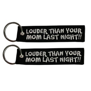 Adesivo Auto Kiwistar 'Louder Than Your Mom' – Oro – 17x10 Cm – Resistente UV