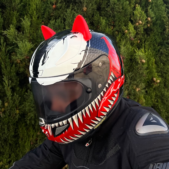 Casco con orejitas de gato sale