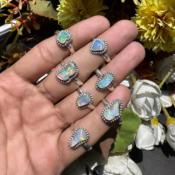 天然オパールリング:ハンドメイド925スターリングシルバーの 天然オパールリング:ハンドメイド925スターリングシルバーの