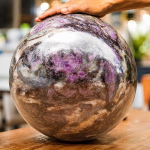 Rara sfera gigante di matrice di rubino naturale da 330 mm / Sfera di cristallo XXL / Oggetto da collezione / Decorazione di lusso per la casa / Cristallo curativo / Supporto indipendente