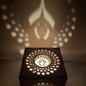 Yoga Dekor, Windlicht Schatten Wandkunst aus Holz, Yoga Geschenk Idee, YogaRaum Dekor, Yoga-Geschenke für Frauen, Teelichthalter Yoga