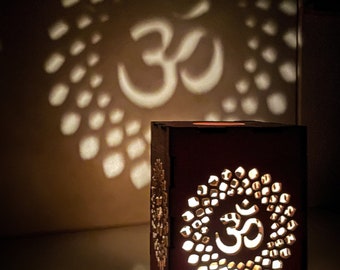Décor en bois OM pour les amateurs de yoga, bougeoir AOM, porte-lumière à thé à géométrie sacrée hindoue, lanterne lumineuse de yoga, décoration de salle de yoga OM pour elle lui