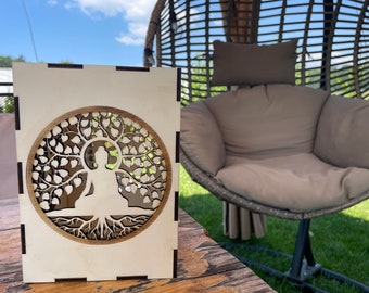 Buddha Kerzenhalter mit Baum des Lebens & OM – Spirituelles Yoga Geschenk und Meditationslicht, Erleuchtete Buddha Holz Dekor
