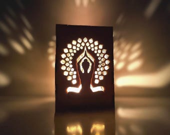 Yoga Holzlaterne, personalisierte Yoga Deko als Geschenk für Yoga Lehrerin | Yoga Fan, Yoga Licht | Kerzenhalter, Yoga Geschenke für Frauen