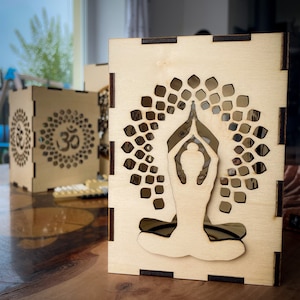 Yoga Raum Licht als Studio Dekor, Yoga Holz Einrichtung, Yoga-Geschenk für Frauen, atemberaubender Yoga-Kerzenhalter, Yoga-Geschenk Sie