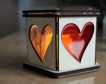 Handgemachtes Unikat aus Holz als Geburtstagsgeschenk für Freundin, Kerzenhalter mit Herzen,romantisches JubiläumsGeschenk für Sie mit Namen