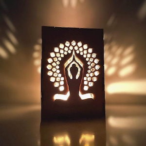 Yoga Licht Zubehör für Yogi, Yoga Einrichtung, Yoga Fan Deko, Yoga Dekor, personalisierte Yoga Leuchte aus Holz