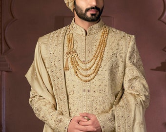 ATTRAKTIVER GOLDENER SHERWANI-Bräutigam, Bräutigam-Hochzeitskleid, goldenes Sherwani-Männerkleid, Bräutigam-Hochzeitsoutfit, Männer-Sherwani-Hochzeit, indisches Bräutigamkleid