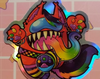 Könnte beinhalten: Holografischer Aufkleber mit einem Cartoon-Monster mit Regenbogenzunge, scharfen Zähnen und einem blauen Visier. Das Monster hat rotes Fell, Regenbogenstreifen und bunte pfotenartige Formen. Der Aufkleber hat ein glänzendes, irisierendes Finish.