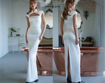 Elegant Evening Corset Gown | Sculpted Neckline Formal Dress with Covered Shoulders | Floor-Length Sheath for Special Occasions