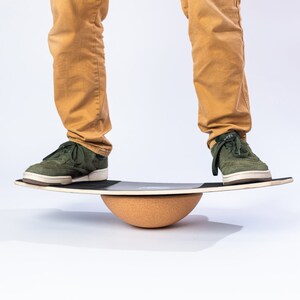 Hillseye Korkhalbkugel mit Balance Board, ideal für Gleichgewichtsübungen