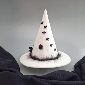 Vit filthäxhatt: Spöklik Halloweenfestdekoration