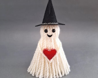 Süßer Garn-Geist, gruselige Halloween-Dekoration mit Herz
