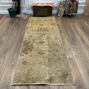 Vintage Persian Runner Rug: Handwoven Wool, Boho Design (3.0x9.6 Ft)