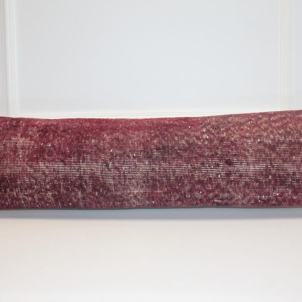 Funda de almohada lumbar de alfombra turca burdeos: decoración vintage descolorida