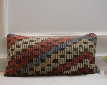 Lumbale kussensloop met geometrische kelim: biologische wol, regenboogkleuren (12 x 24 inch)