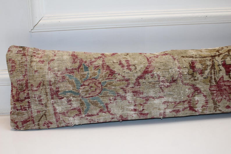 Classic Floral, Modern Comfort
Perfect accent pillow for cozy and stylish interiors.
