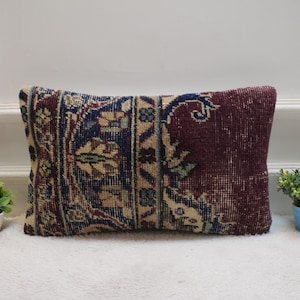 Cuscino per tappeto turco vintage anatolico di colore viola, piccolo cuscino lombare da 30x50 cm, cuscino per tappeto angolare, federa fatta a mano, cuscino per tappeto