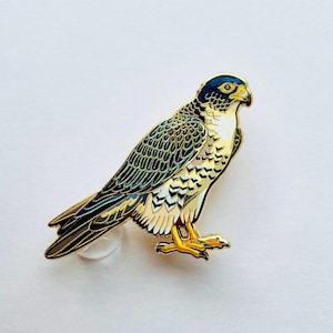 Falcon Lapel Pin - American Raptor Bird, Idaho State, Hunting bird, Prey, Christmas gift, stocking stuffer, Advent calendar