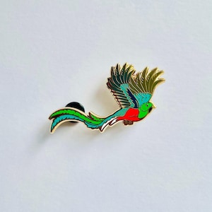 Quetzal Pin - Smaragd Vogel mit Gold Clutch, Weihnachtsgeschenk, Adventskalender