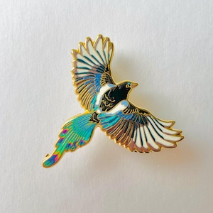 Gold Magpie Enamel Pin: Elegant Bird Badge for Nature Lovers