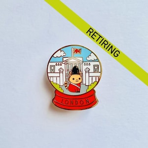 Spilla a forma di globo di neve di Londra - Gatto rosso in tenuta da guardia di Buckingham Palace, regalo di Natale, calza della Befana, calendario dell'Avvento