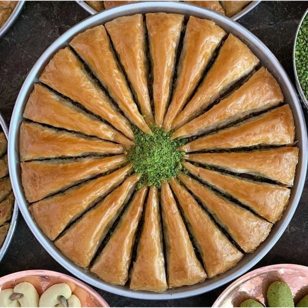 Carrot Slice Pistachio Baklava 2.1 Kg