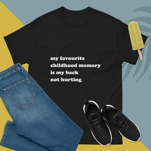 Mijn favoriete jeugdherinnering is dat mijn rug geen pijn doet. T-shirt Grappige trendy humor