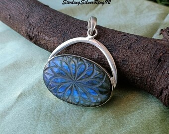 大粒AAA アフリカ産 ブルーラブラドライト シルバーペンダント コード紐付き ブルー＆×ホワイトラブラドライトのペンダント | ALANKAR