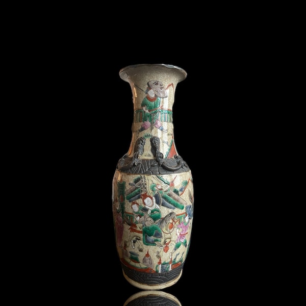 Vase Nankin chinois du 19ème siècle, Crackle Glaze Famille Rose, Œuvre d’art de bataille historique, cadeau unique de pendaison de crémaillère