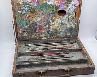 Tavolozza vintage con pennelli autentici, scatola in legno per riporla, set da artista, arredamento retrò da studio.