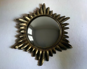 Deknudt Sunburst Mirror, Vintage Brass Finish with Hanging Hook, Perfect Wall Decor, Unique Housewarming Gift
