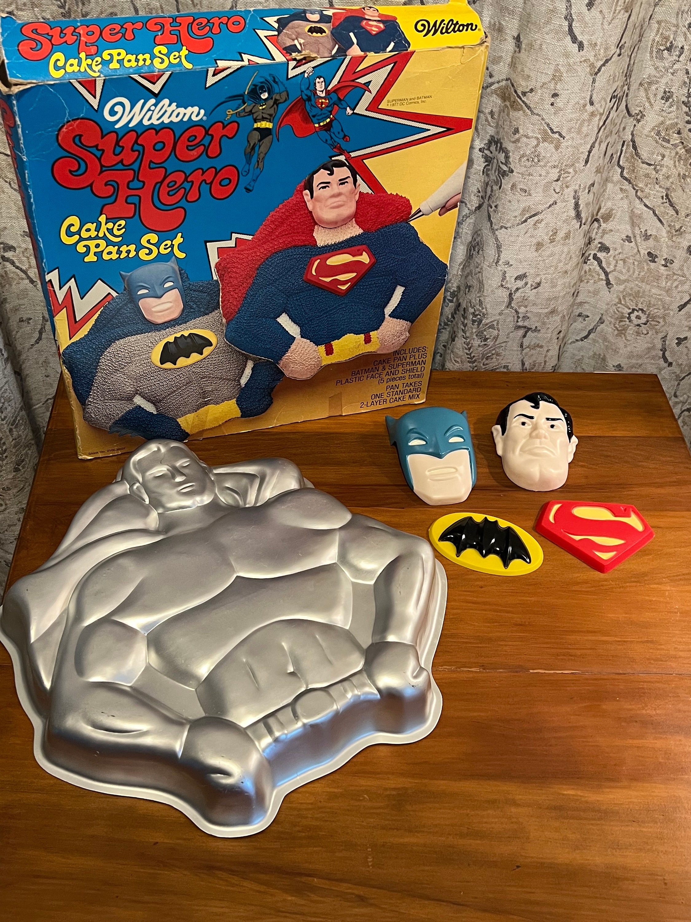 Wilton | Kitchen | Vintage 981 Wilton Supermanbatman Dc Comic Super Hero Cake  Pan Set Complete | Poshmark